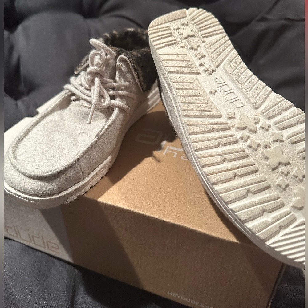 Hey dude size 6